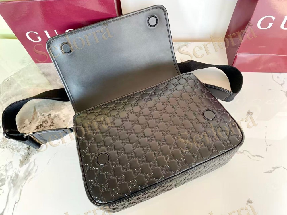 GUCCI GG EMBLEM MEDIUM CROSSBODY BAG