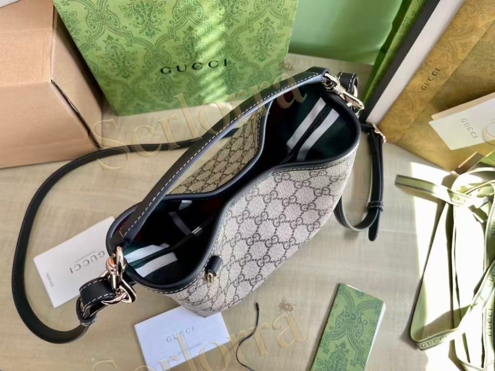 GUCCI GG EMBLEM SMALL BUCKET BAG