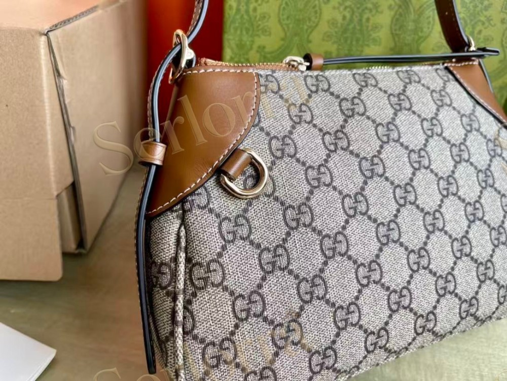 GUCCI GG EMBLEM SMALL SHOULDER BAG