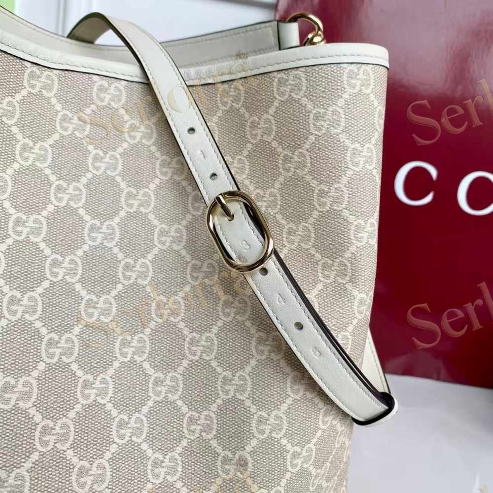 GUCCI GG EMBLEM BUCKET BAG