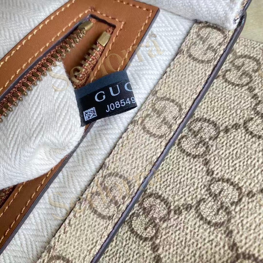 GUCCI GG EMBLEM MEDIUM CROSSBODY BAG
