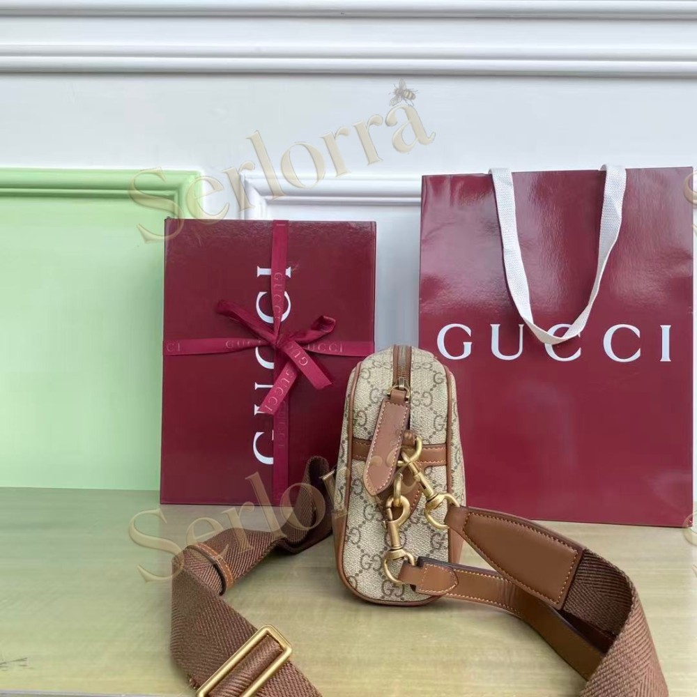 GUCCI GG EMBLEM SMALL CROSSBODY BAG