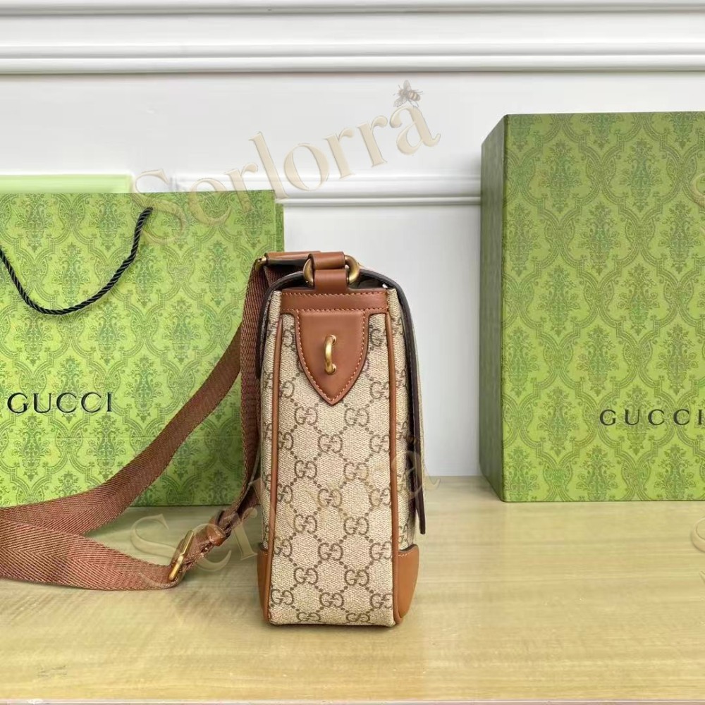 GUCCI GG EMBLEM MEDIUM CROSSBODY BAG