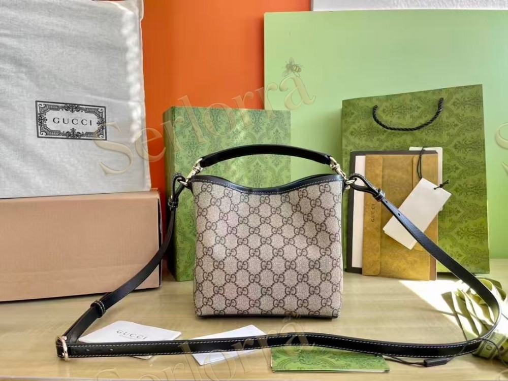 GUCCI GG EMBLEM SMALL BUCKET BAG