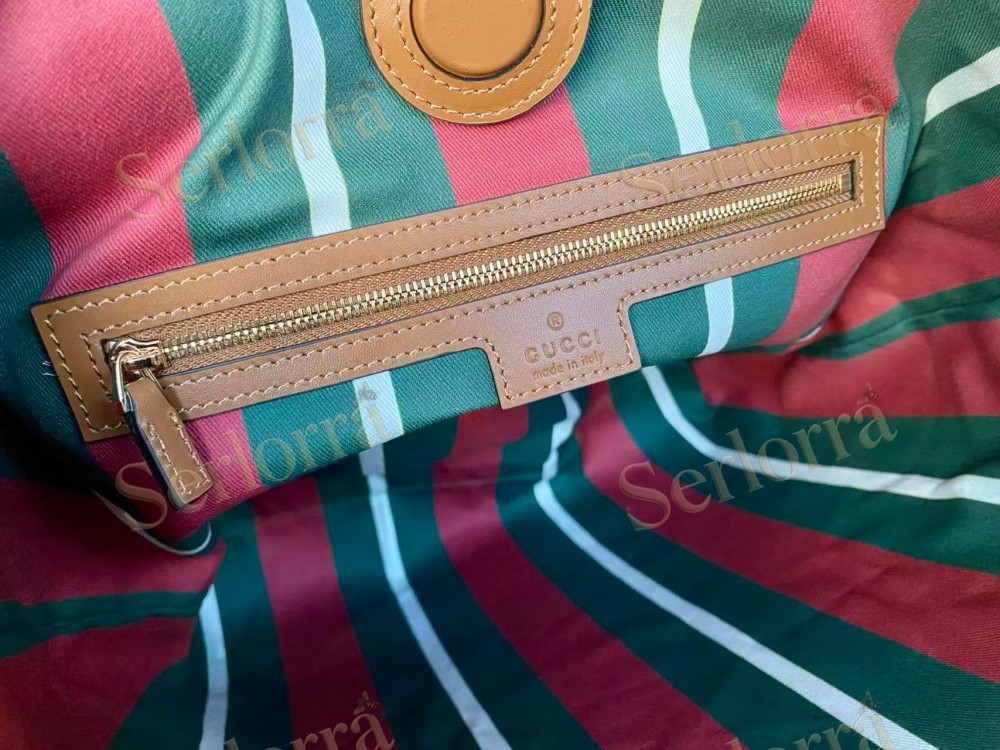 GUCCI GG EMBLEM MEDIUM SHOULDER BAG