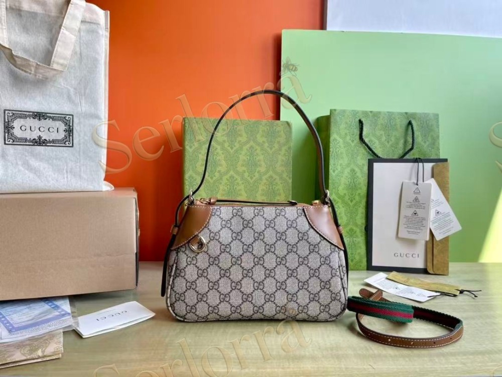GUCCI GG EMBLEM SMALL SHOULDER BAG