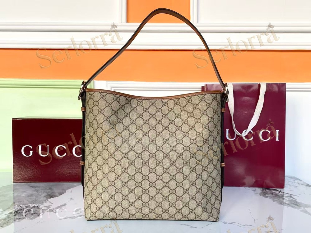 GUCCI GG EMBLEM MEDIUM SHOULDER BAG