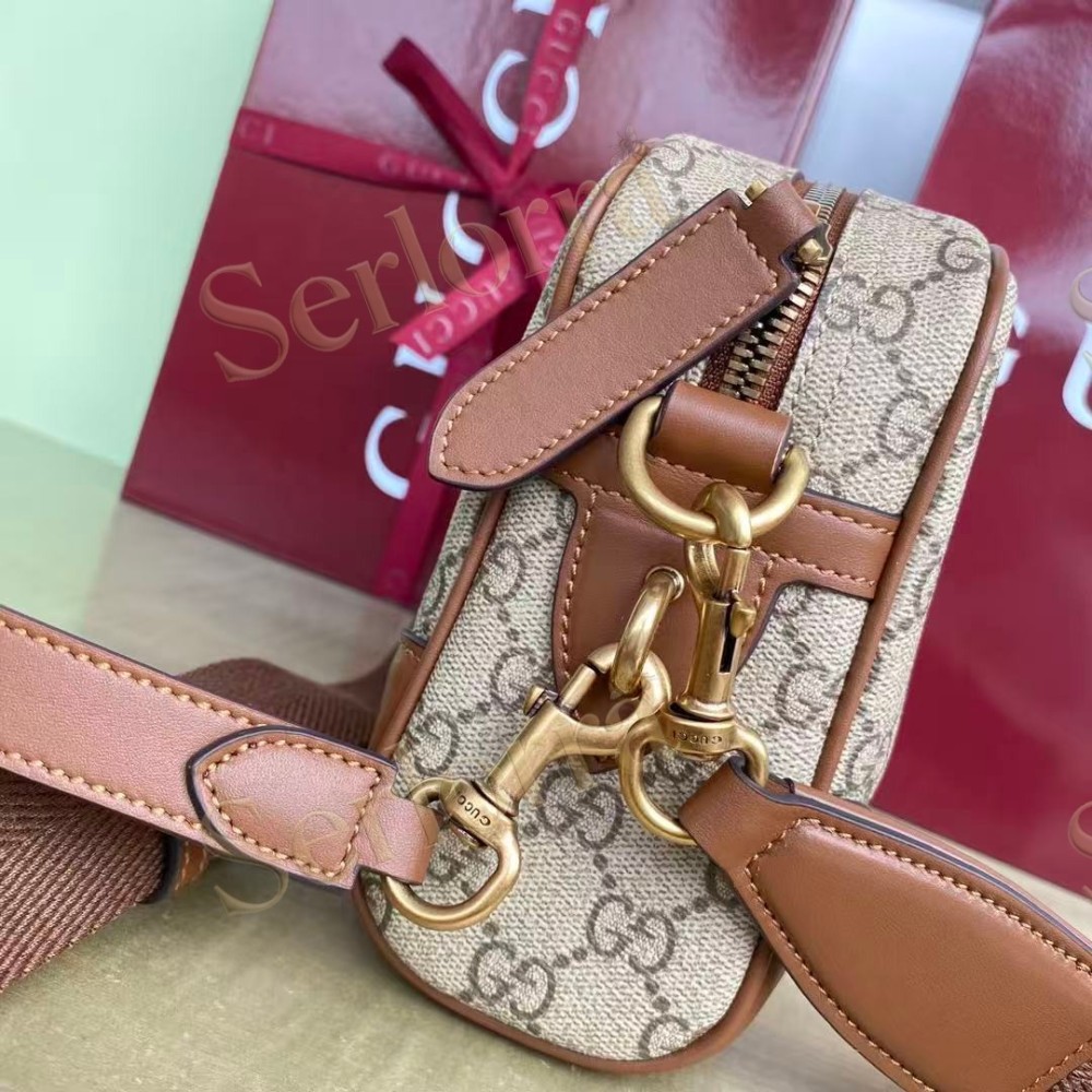 GUCCI GG EMBLEM SMALL CROSSBODY BAG