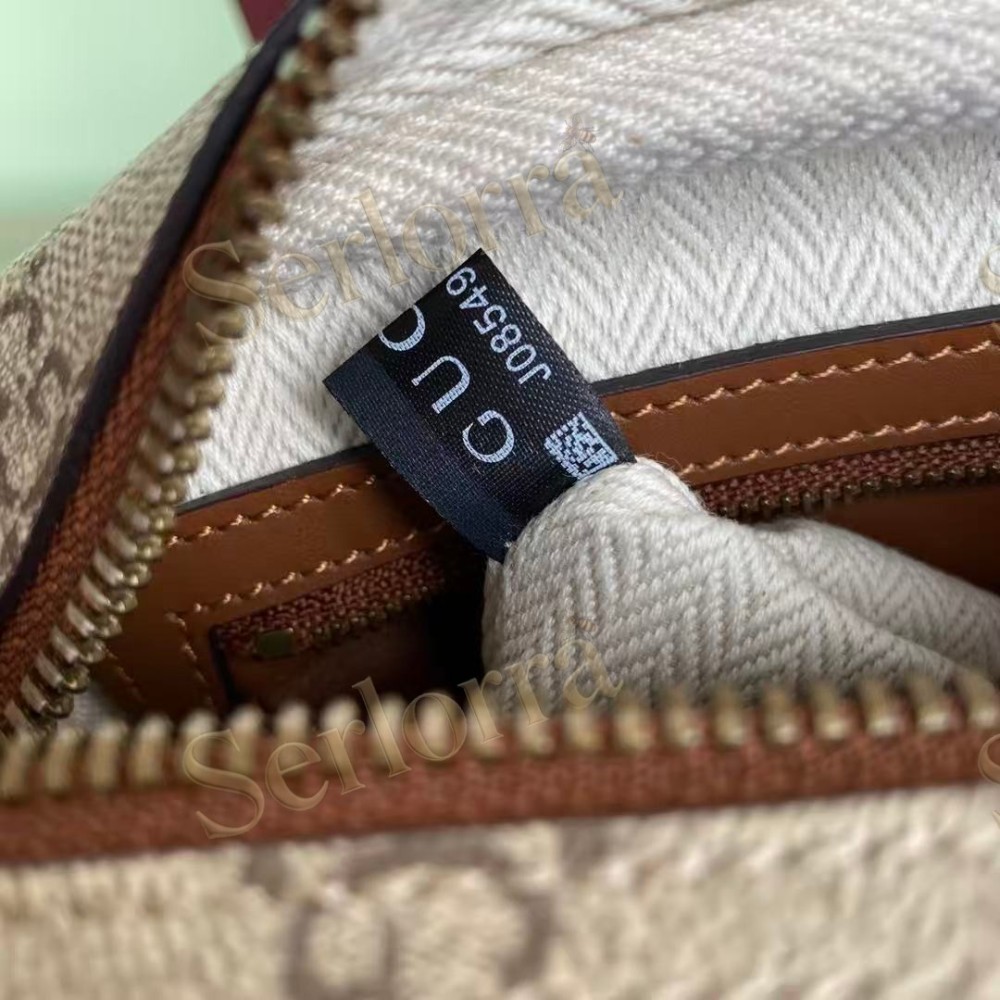GUCCI GG EMBLEM SMALL CROSSBODY BAG