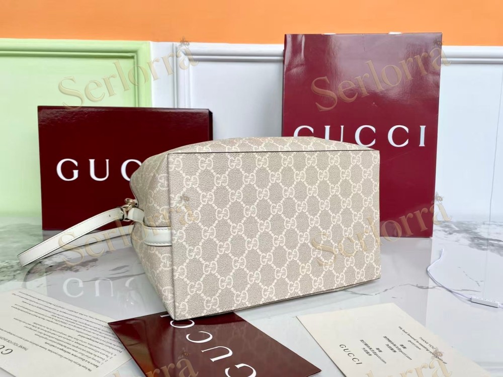 GUCCI GG EMBLEM BUCKET BAG