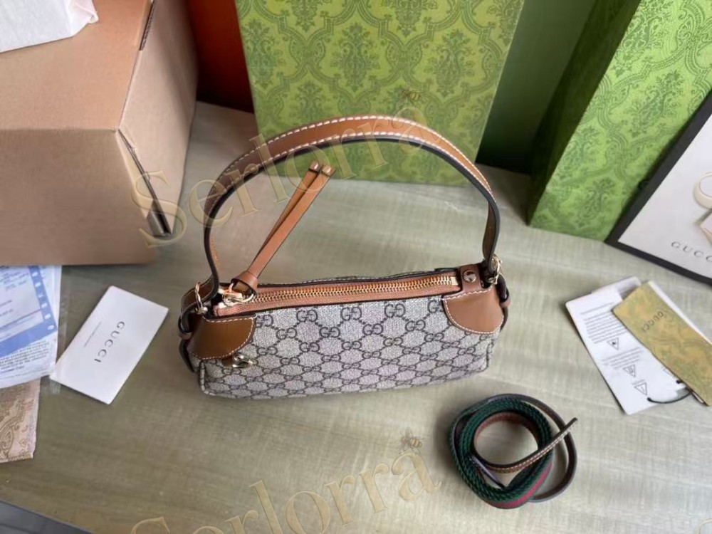 GUCCI GG EMBLEM SMALL SHOULDER BAG
