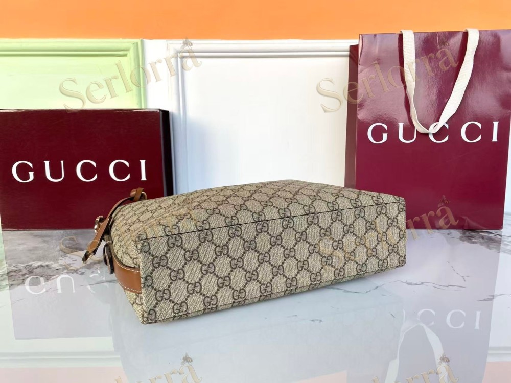 GUCCI GG EMBLEM MEDIUM SHOULDER BAG