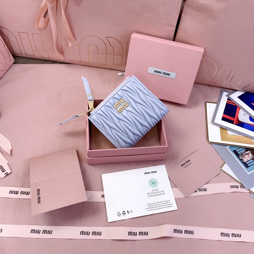 MIU MIU MATELASSÉ CARD HOLDER