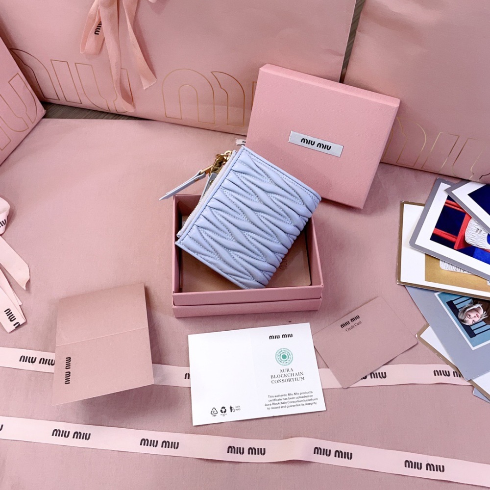MIU MIU MATELASSÉ CARD HOLDER