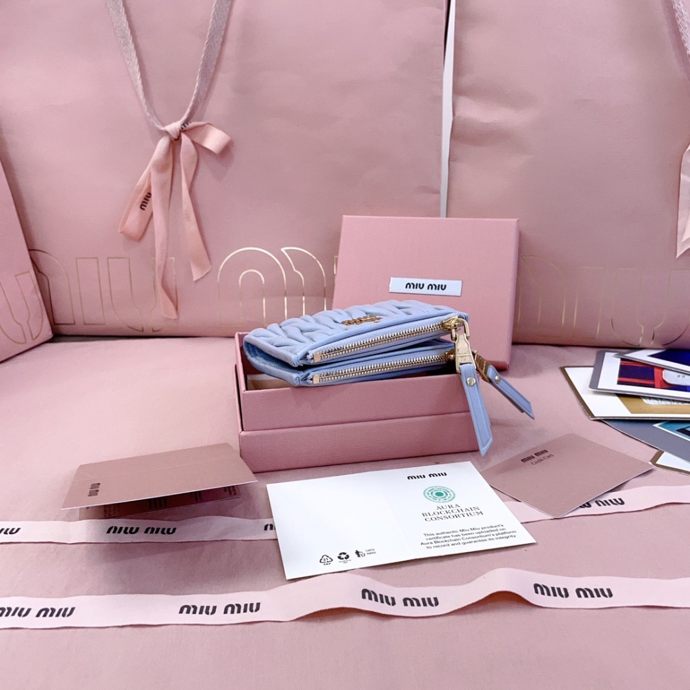MIU MIU MATELASSÉ CARD HOLDER