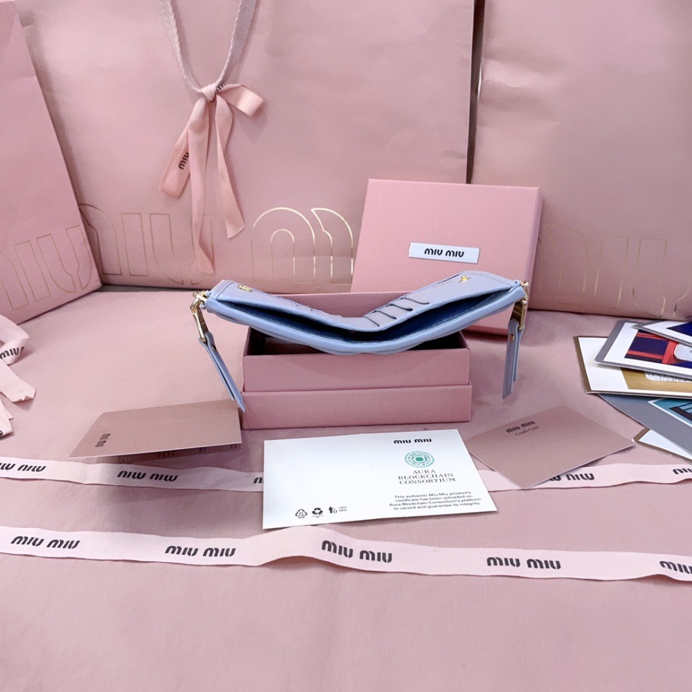 MIU MIU MATELASSÉ CARD HOLDER