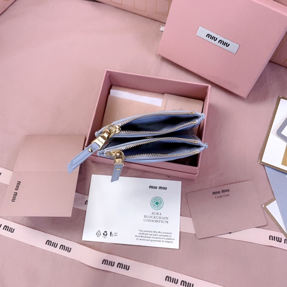MIU MIU MATELASSÉ CARD HOLDER
