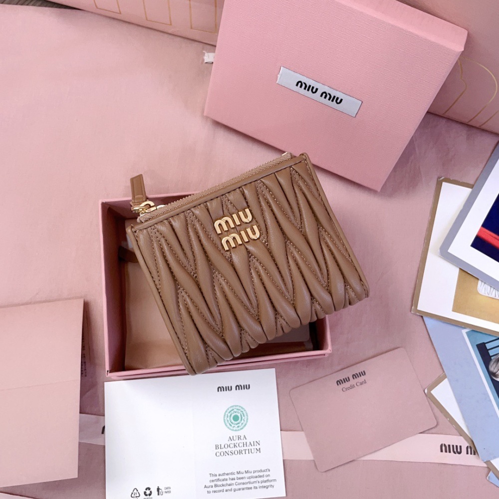MIU MIU MATELASSÉ CARD HOLDER