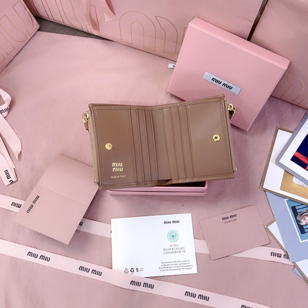 MIU MIU MATELASSÉ CARD HOLDER