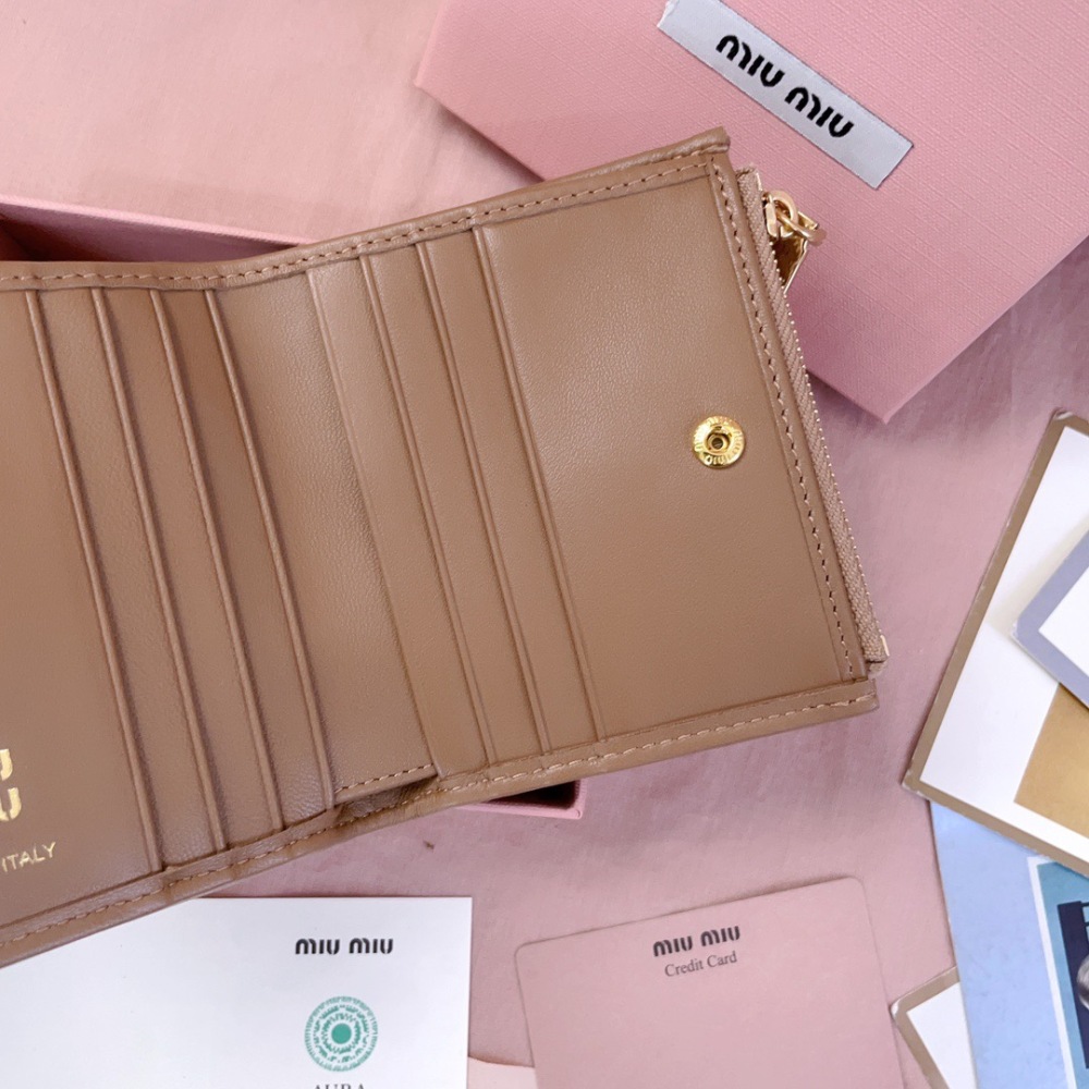 MIU MIU MATELASSÉ CARD HOLDER