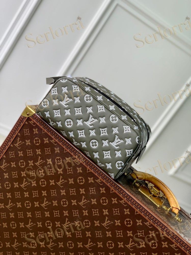 LOUIS VUITTON DOPP KIT