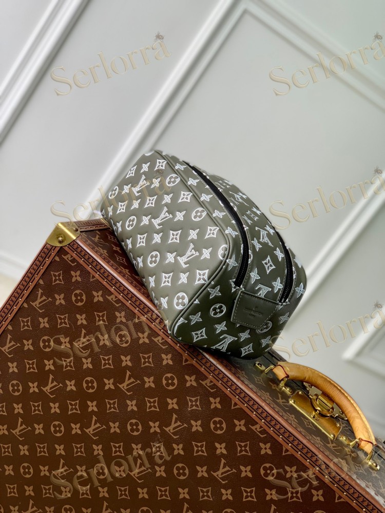 LOUIS VUITTON DOPP KIT