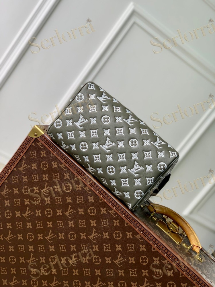 LOUIS VUITTON DOPP KIT