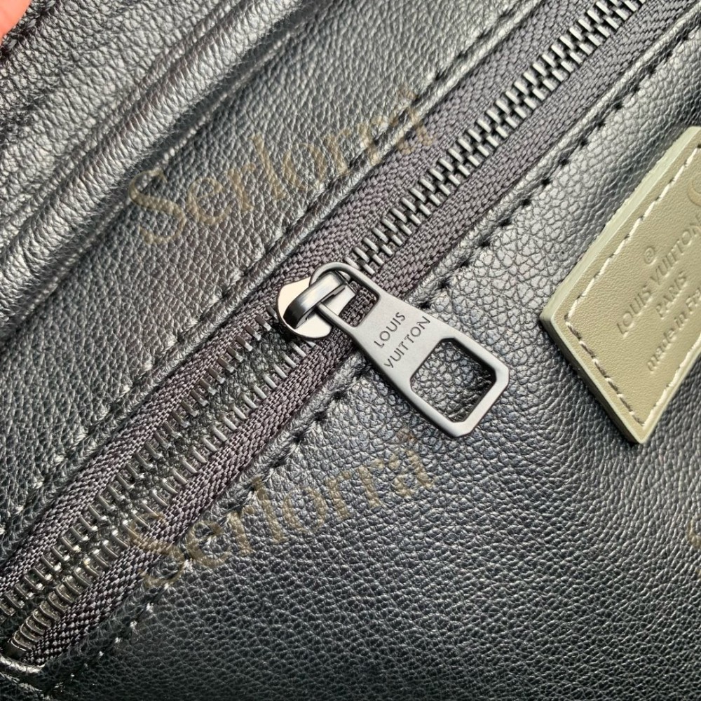 LOUIS VUITTON DOPP KIT