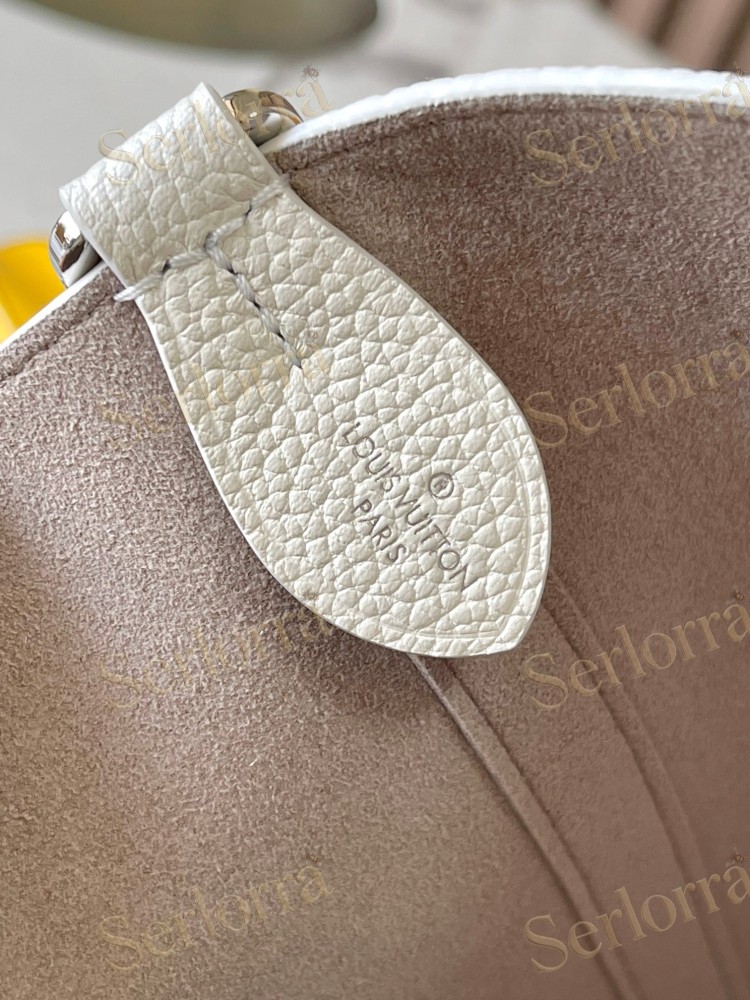 LOUIS VUITTON BLOSSOM PM