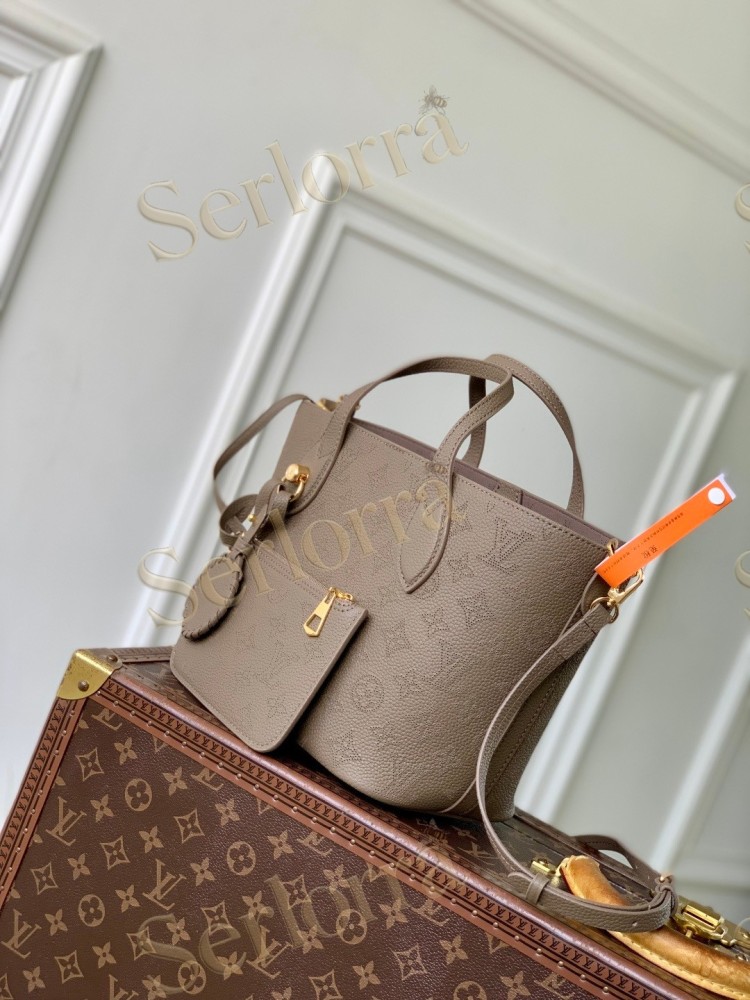 LOUIS VUITTON BLOSSOM PM