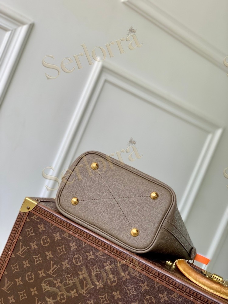 LOUIS VUITTON BLOSSOM PM