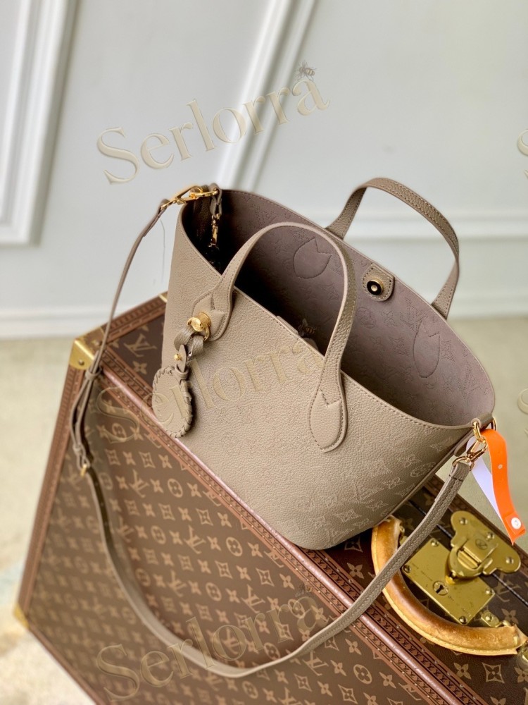 LOUIS VUITTON BLOSSOM PM