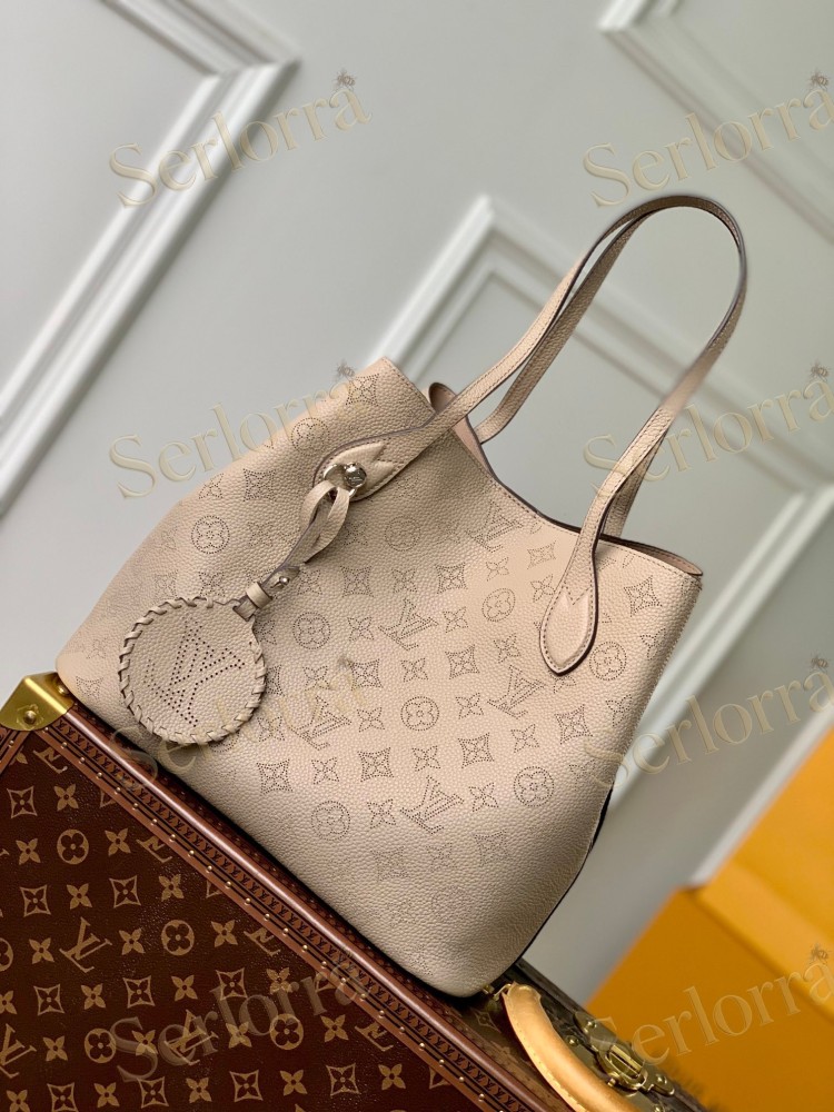 LOUIS VUITTON BLOSSOM MM
