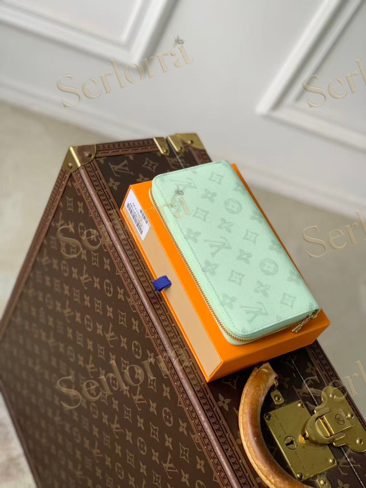 LOUIS VUITTON ZIPPY WALLET