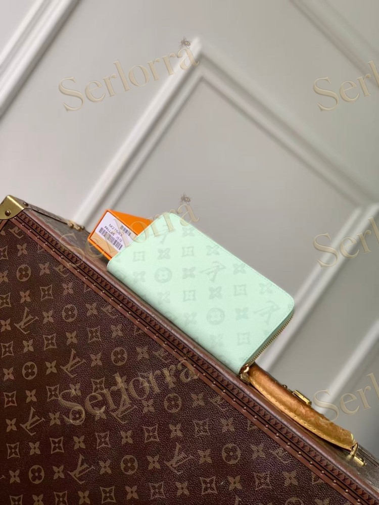 LOUIS VUITTON ZIPPY WALLET