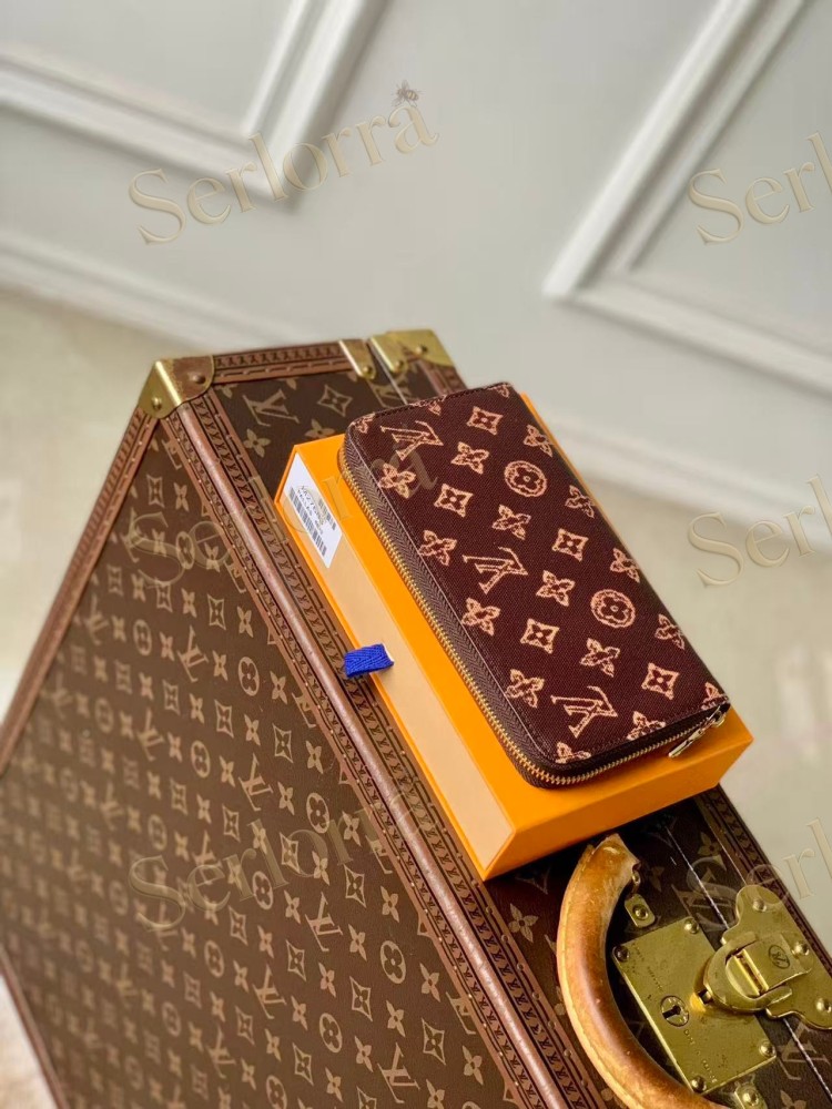 LOUIS VUITTON ZIPPY WALLET