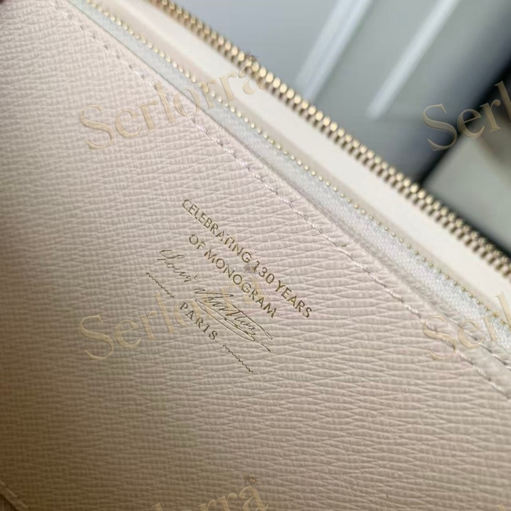 LOUIS VUITTON ZIPPY WALLET