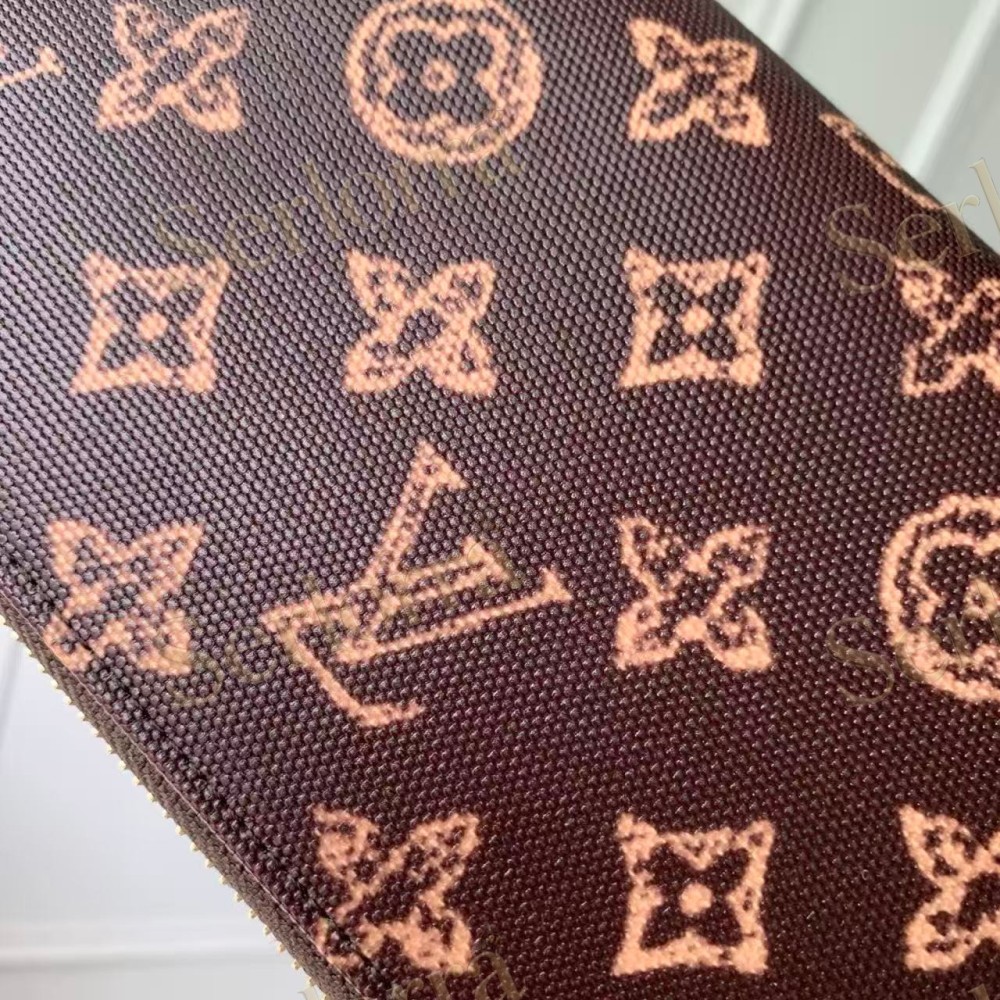 LOUIS VUITTON ZIPPY WALLET