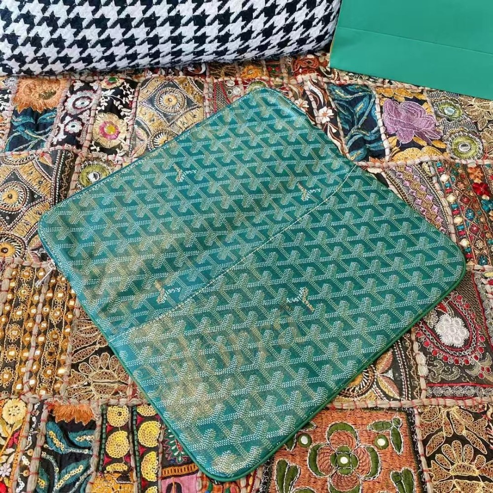 GOYARD SAINTE-MARIE MM CLUTCH