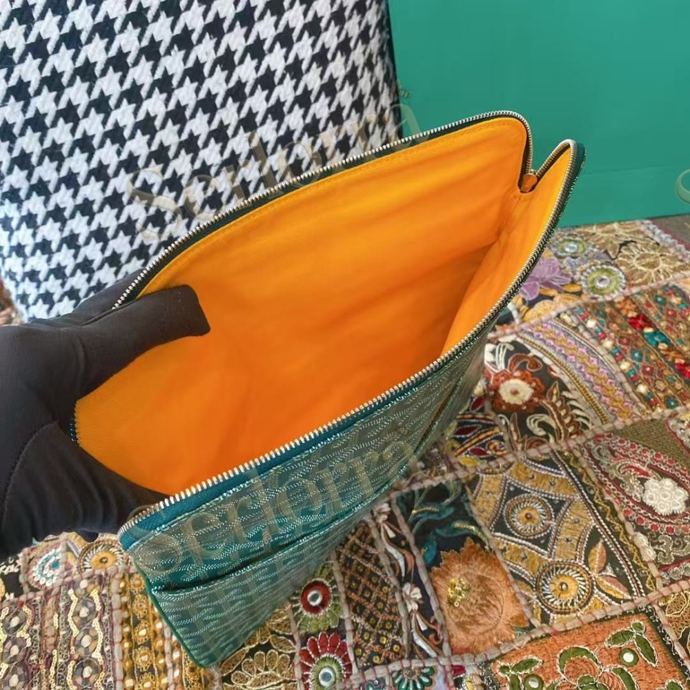 GOYARD SAINTE-MARIE MM CLUTCH