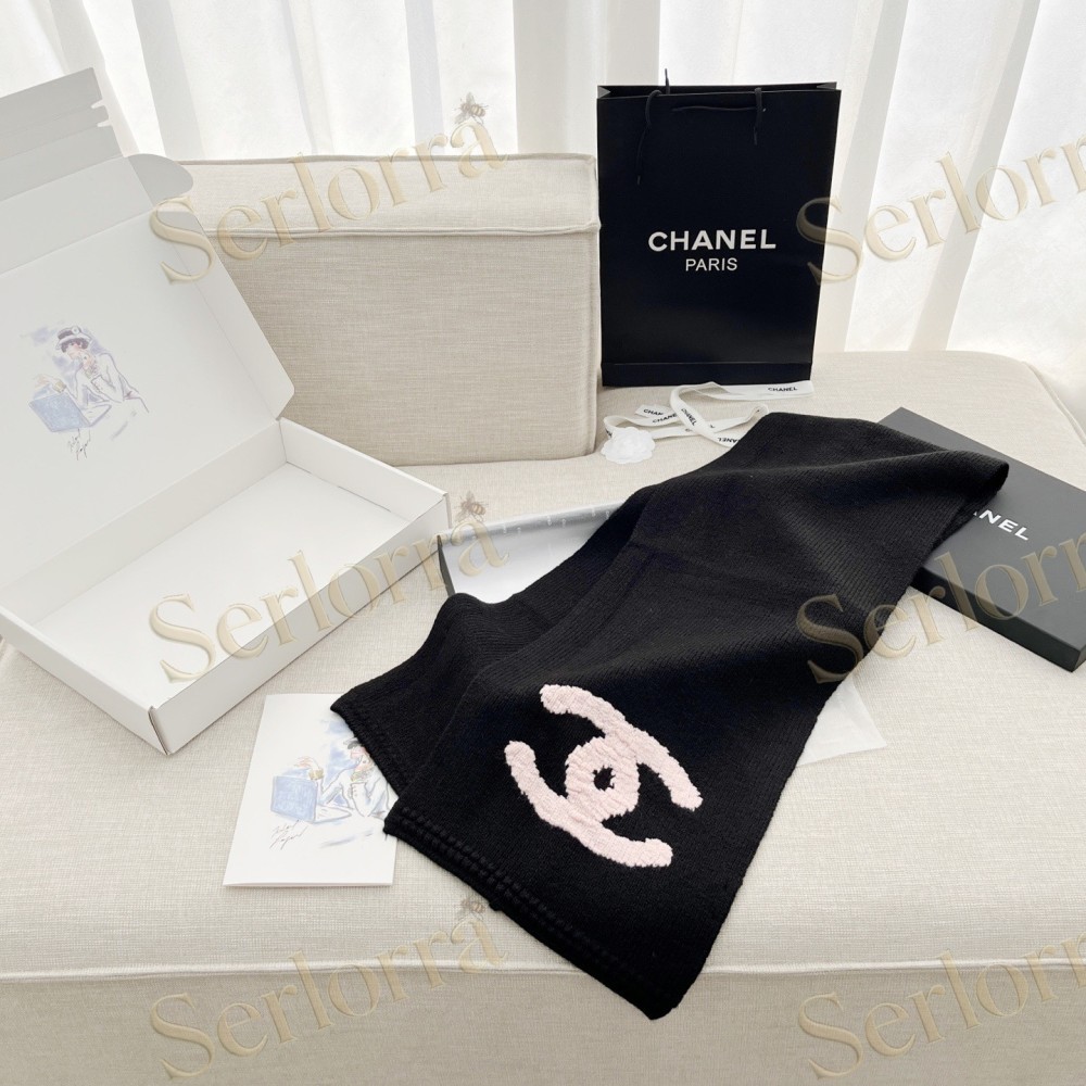 CHANEL DOUBLE C LOGO KNITTED SCARF