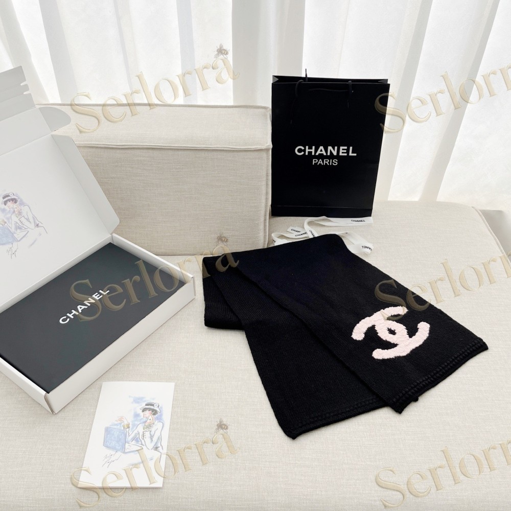 CHANEL DOUBLE C LOGO KNITTED SCARF