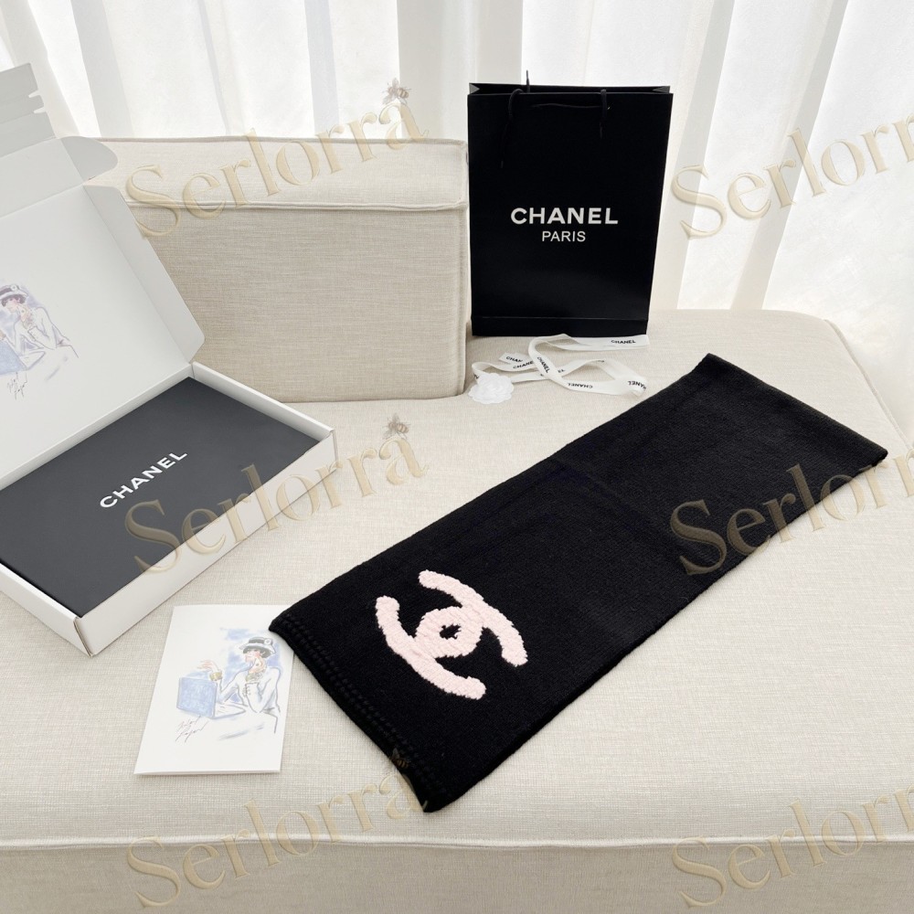 CHANEL DOUBLE C LOGO KNITTED SCARF