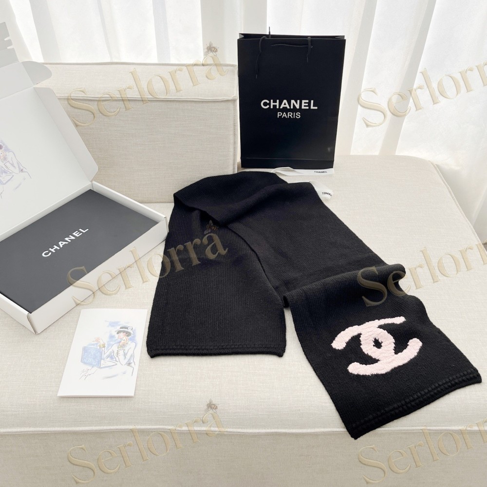 CHANEL DOUBLE C LOGO KNITTED SCARF