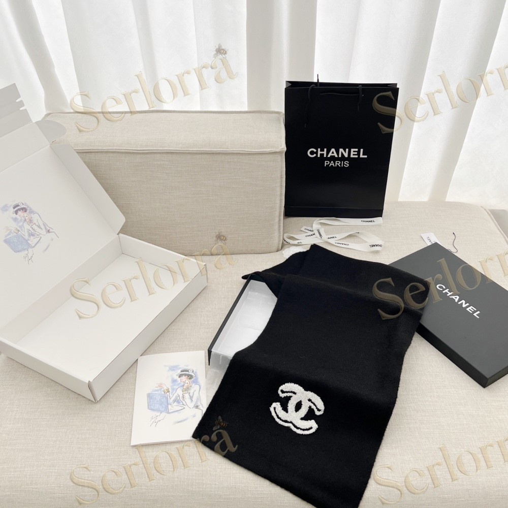 CHANEL COMIC PRINT KNITTED SCARF