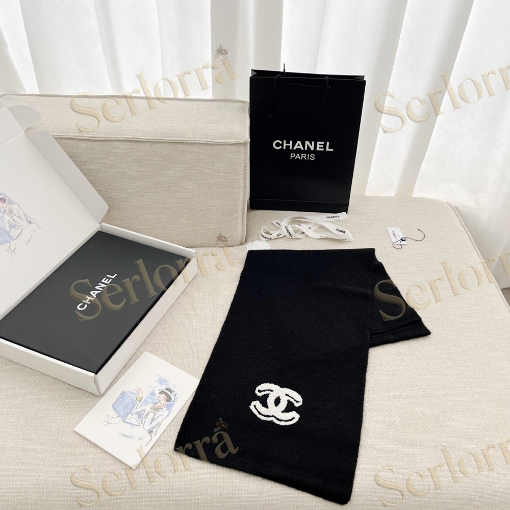 CHANEL COMIC PRINT KNITTED SCARF