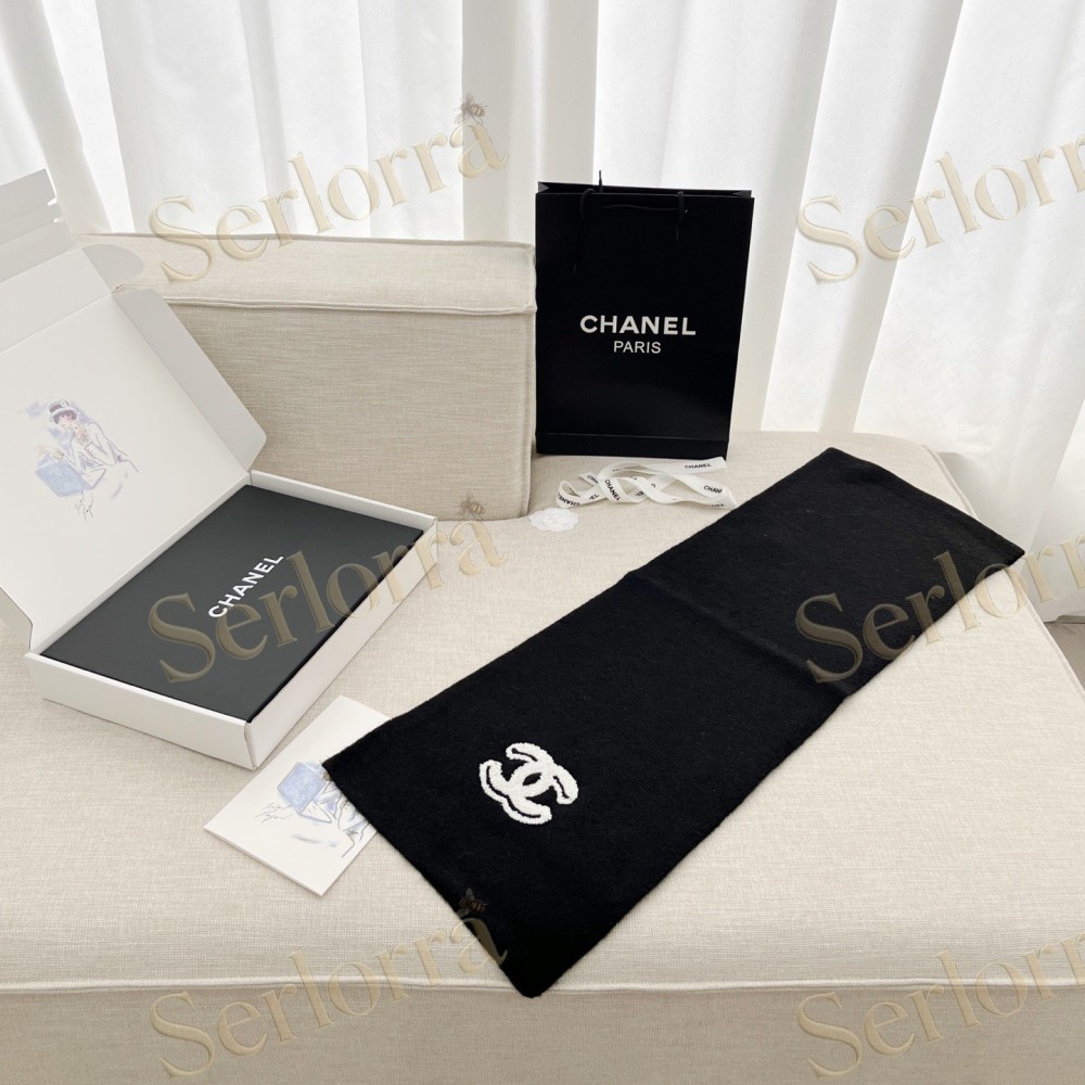 CHANEL COMIC PRINT KNITTED SCARF