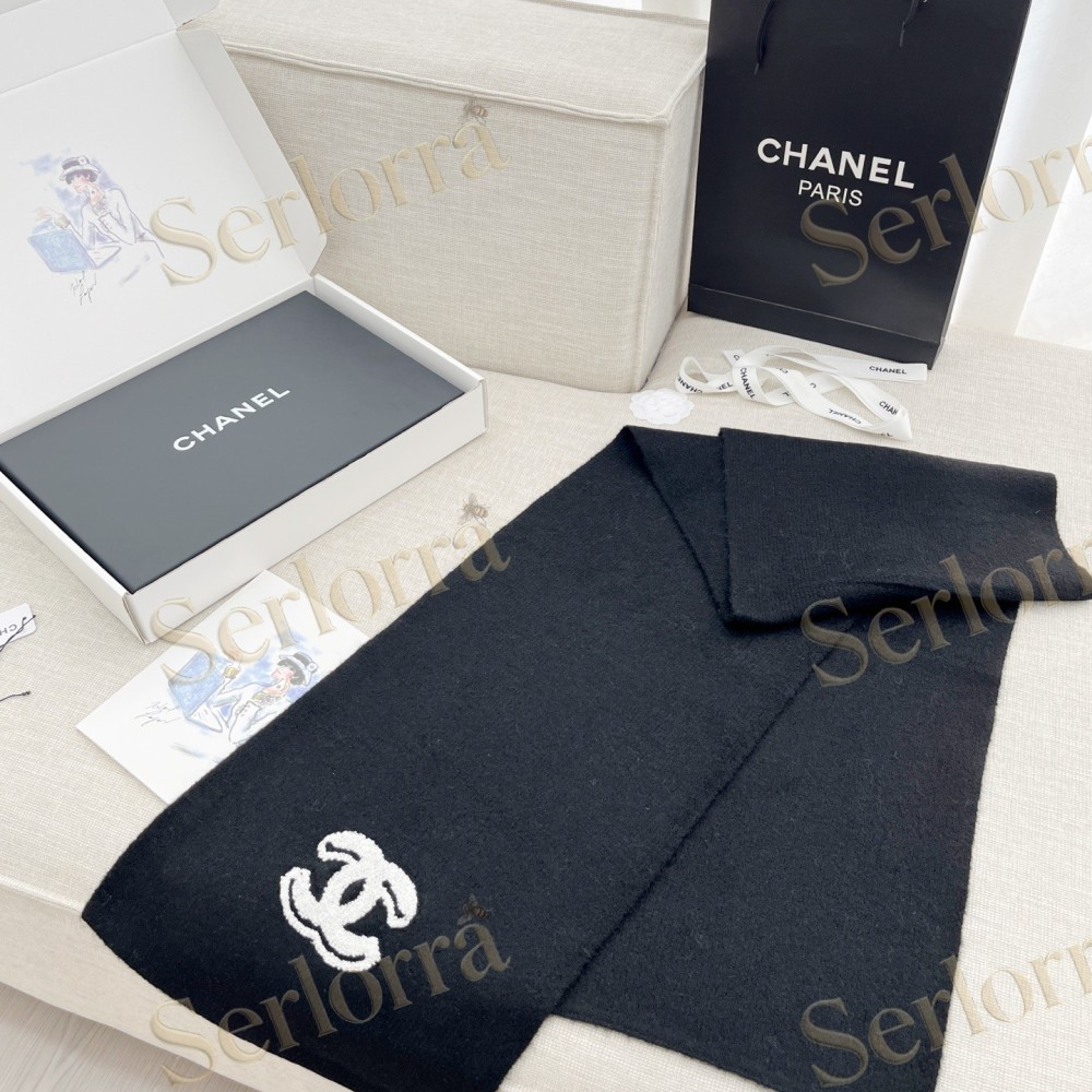CHANEL COMIC PRINT KNITTED SCARF