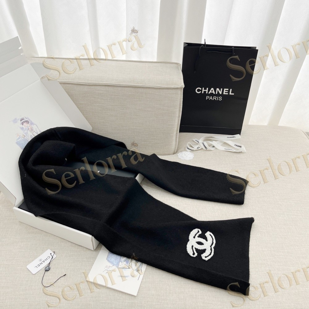 CHANEL COMIC PRINT KNITTED SCARF