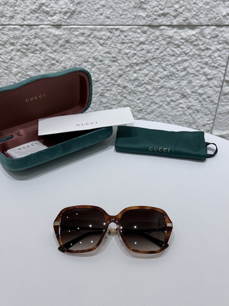 GUCCI SUNGLASSES